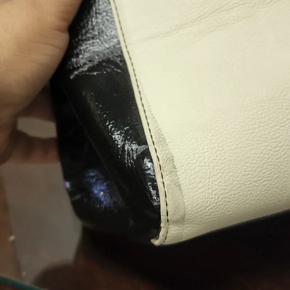 Betsey Johnson Extra large big bow limited edition hand bag white black floral